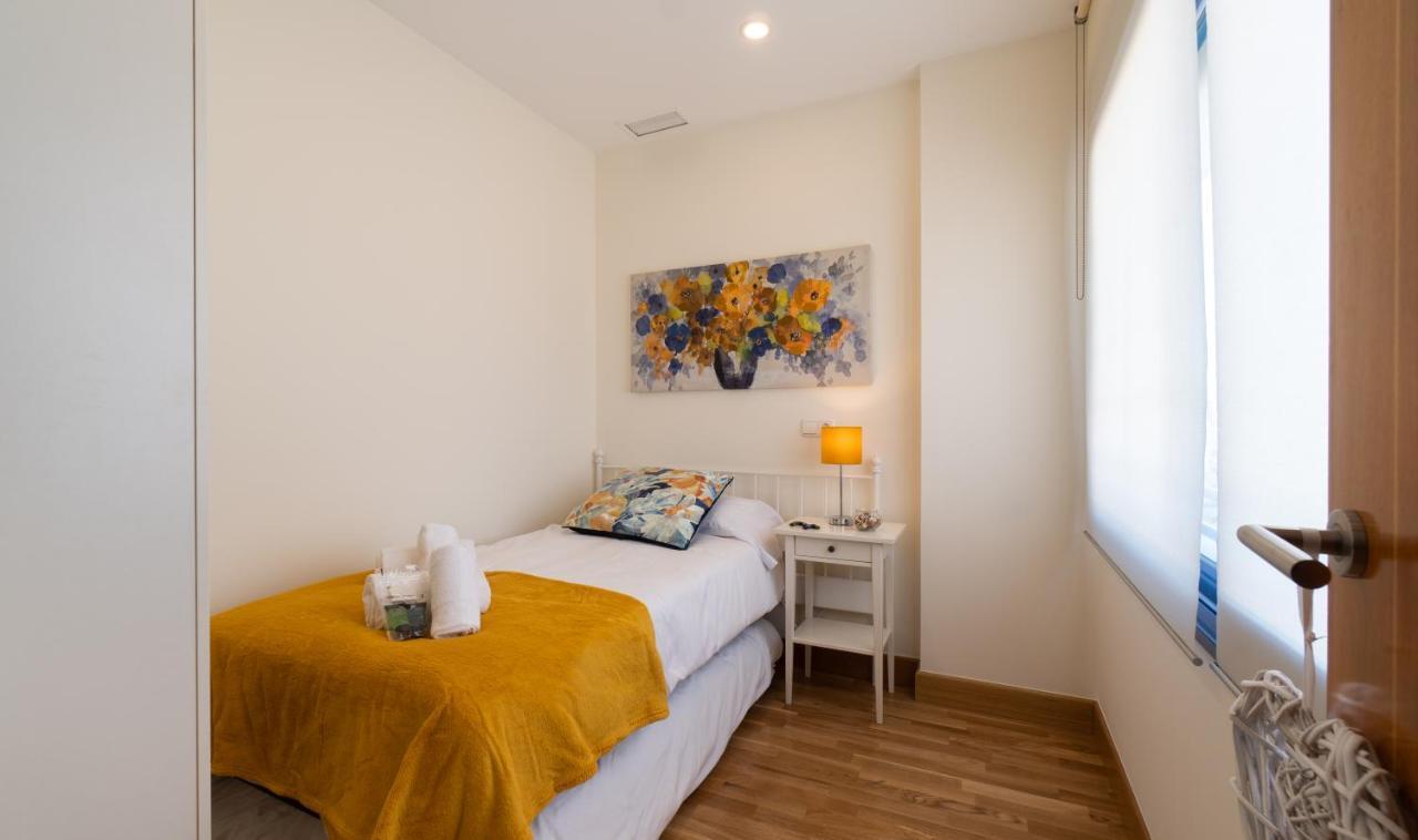 Malaga Centro Maria Zambrano Apartment Luaran gambar